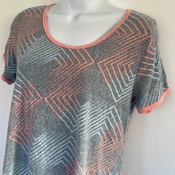 Womens LuLaRoe shirt size small - Picture 2 of 13
